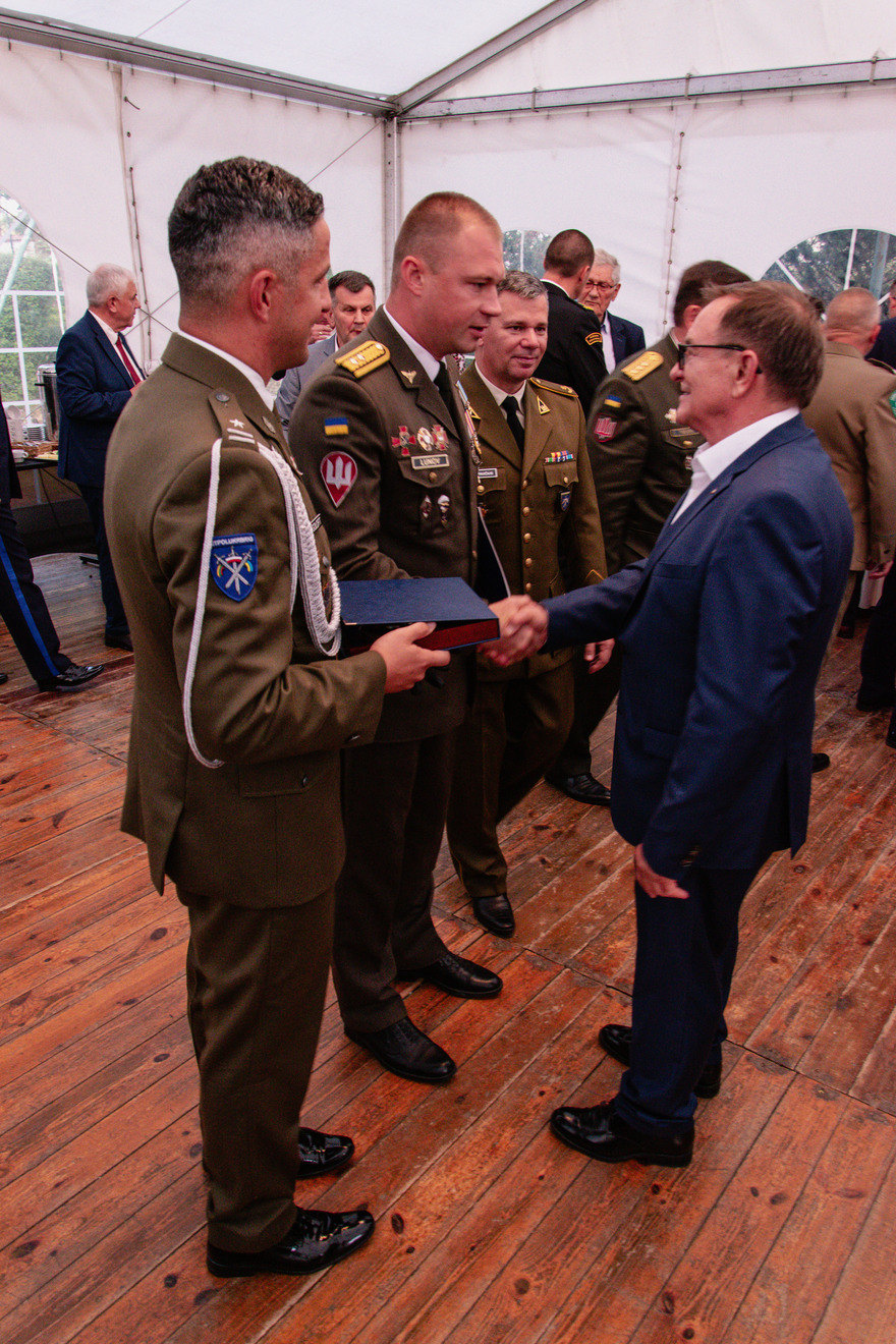 3 Konsul honorowy z gośćmi